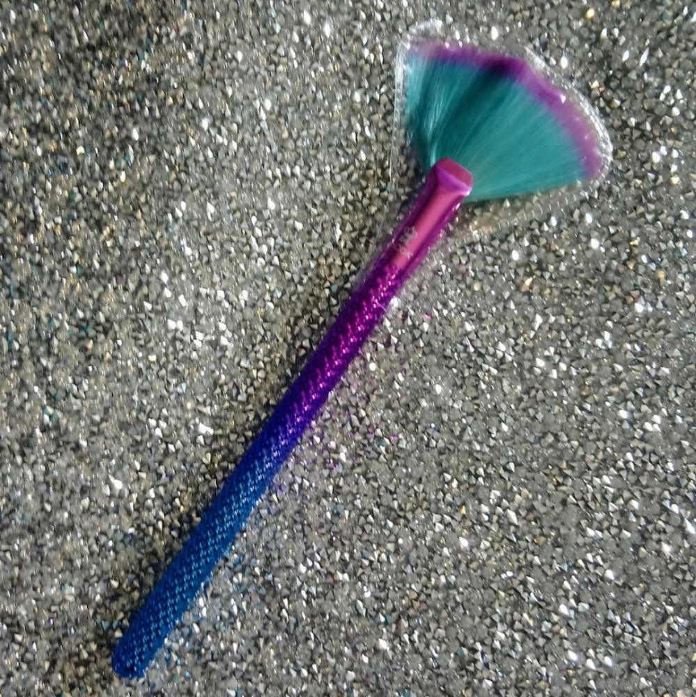 Mermaid Fan Brush